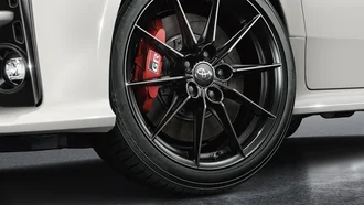 Detailansicht eines Reifens des Toyota GR Yaris
